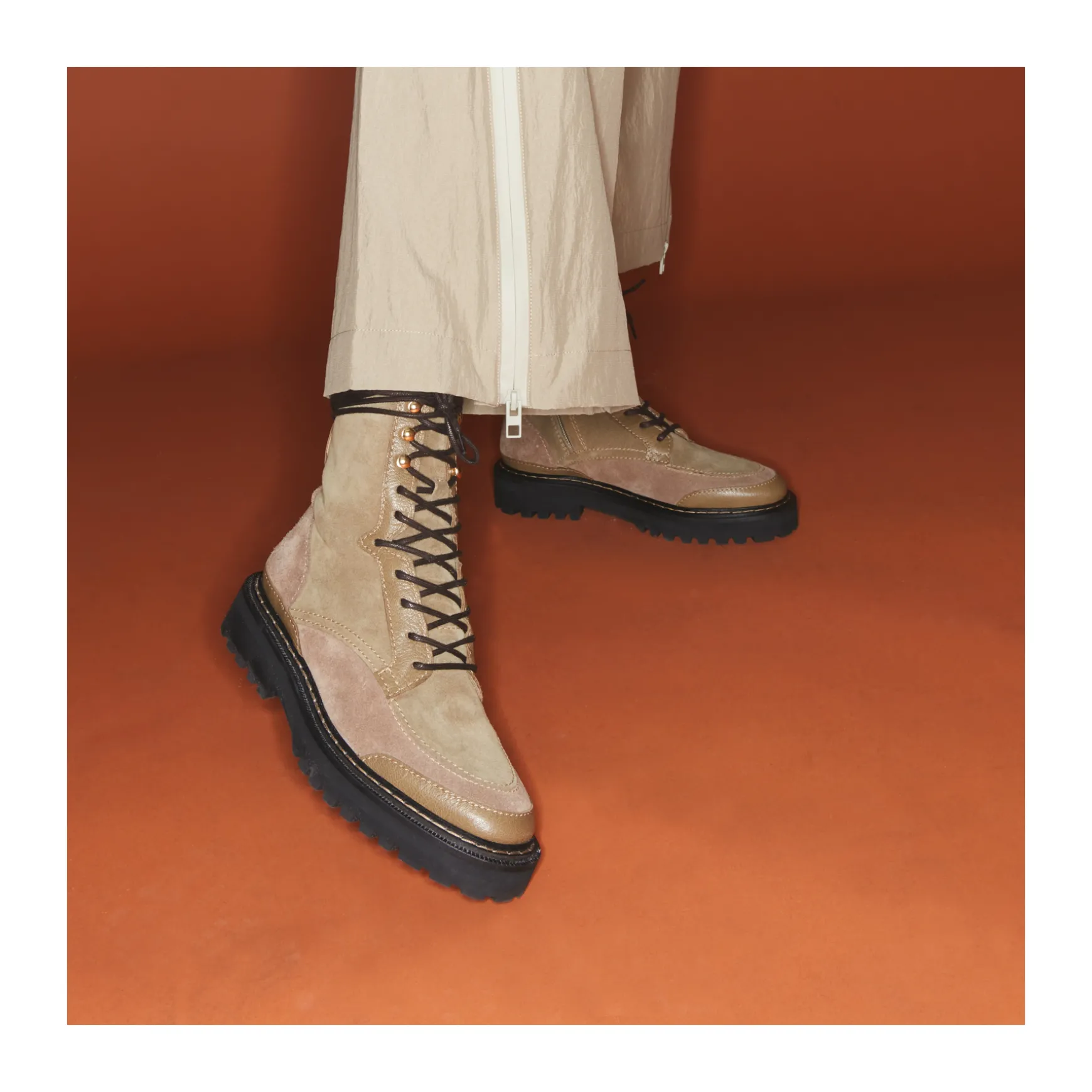 Shop Claris Virot Bottines Noa Cuir Olive et Greige